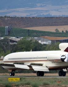 Imagen secundaria 2 - VI Spotter Day en el Aeropuerto de Madrid | Getty y sus acompañantes, en Agoncillo | Avión del multimillonario Gordon Getty.