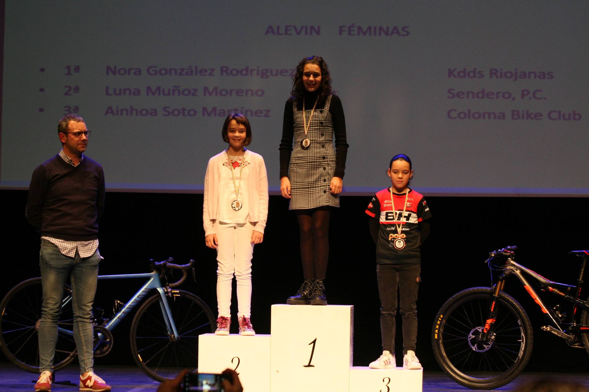 La cita se ha celebrado este sábado en el teatro Cervantes. 