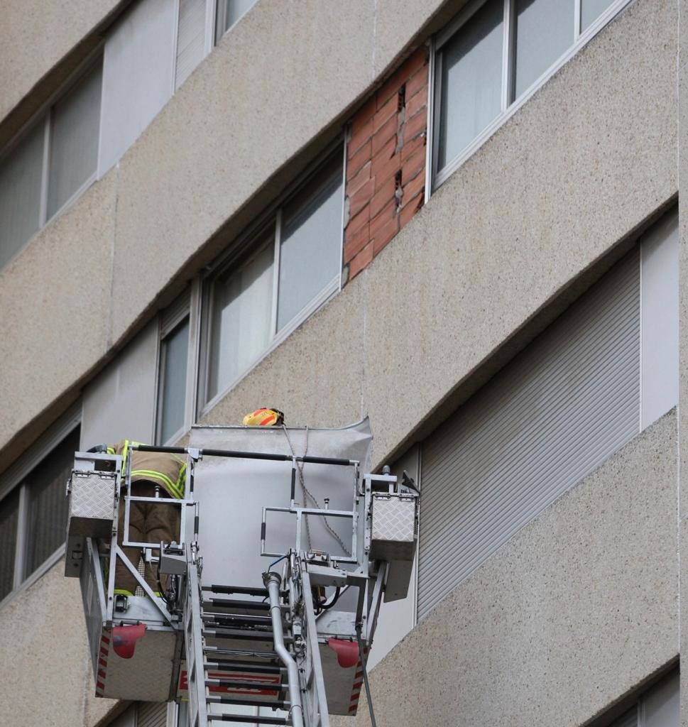 Las fuertes rachas de vendavales han dejado numerosos destrozos en la capital riojana