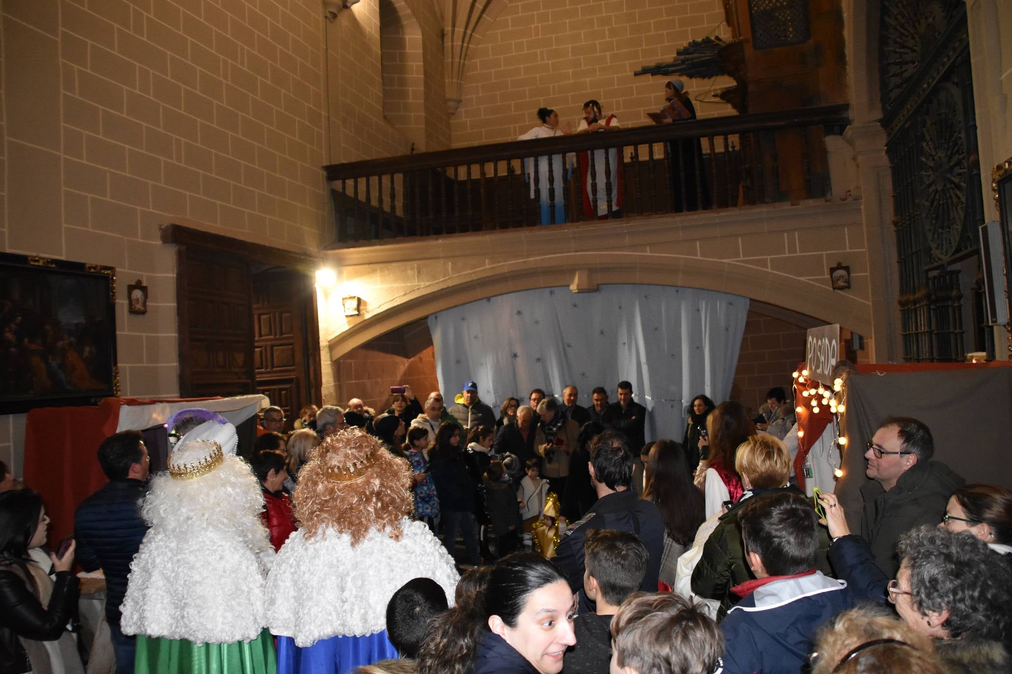 El viento impidió que la representación del sábado se celebrase en el exterior de la parroquia y la representación se realizó en el interior.