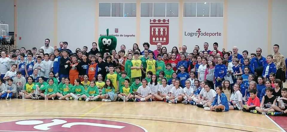 Este viernes les ha llegado el turno a los jugadores de minibasket en Lobete