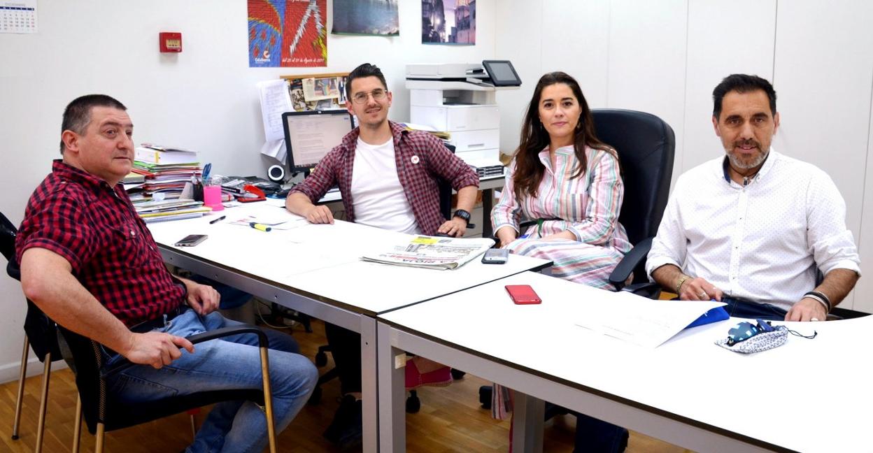 Elisa Garrido y Óscar Moreno (en primer plano) en una reunión mantenida el pasado verano de cara a la nueva legislatura en Calahorra. 