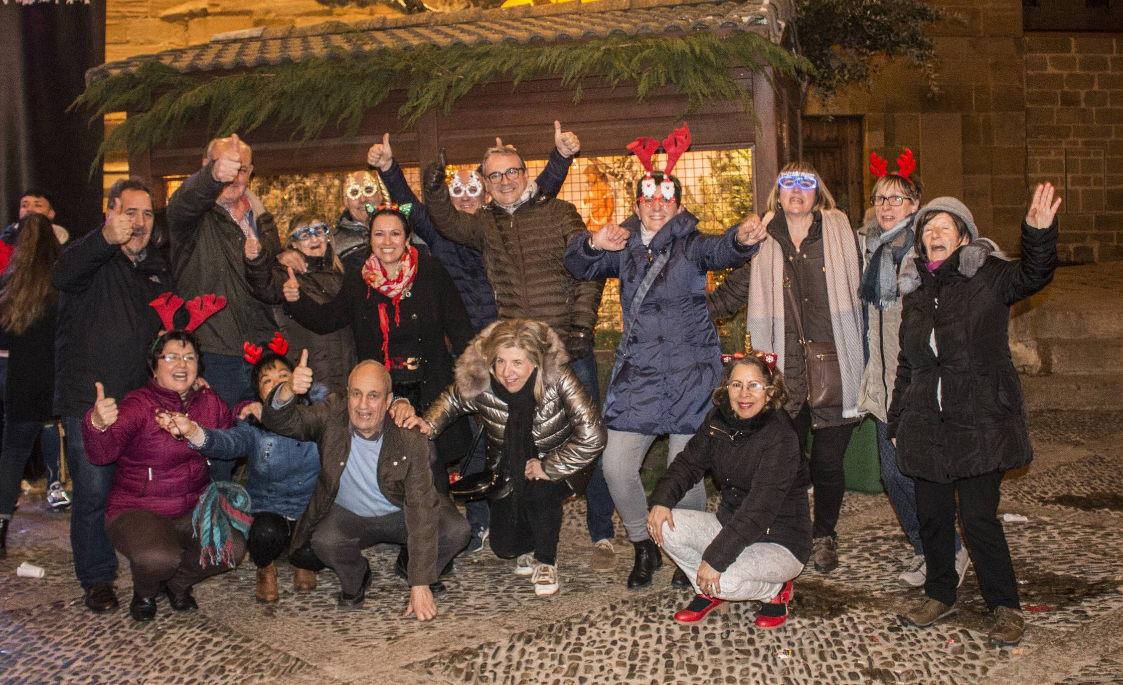 Como cada año, Santo Domingo de la Calzada celebra sus tradicionales campanadas anticipadas del año 2020 y el brindis por el 2020. Este sábado el municipio lució con un ambiente festivo muy especial.