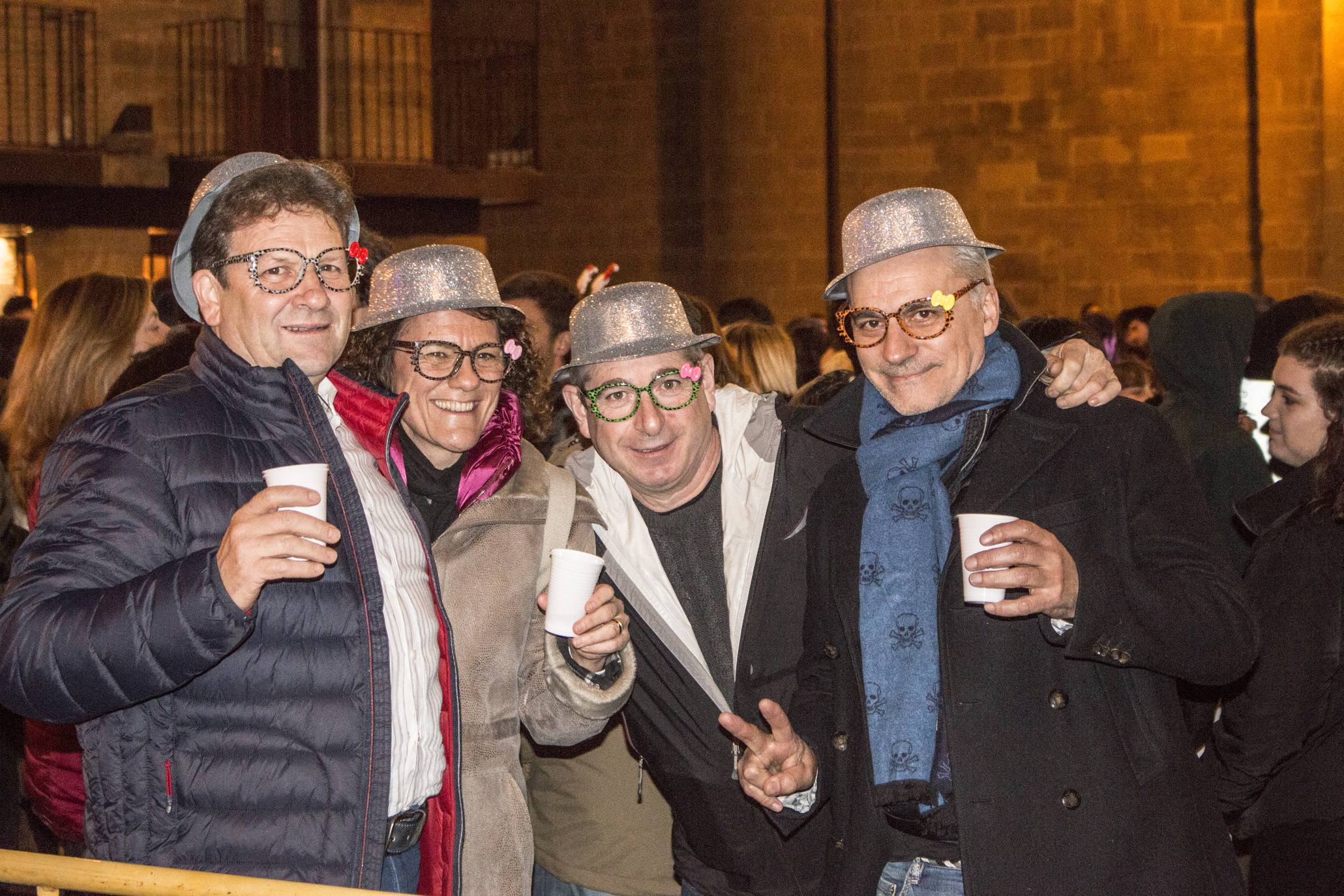 Como cada año, Santo Domingo de la Calzada celebra sus tradicionales campanadas anticipadas del año 2020 y el brindis por el 2020. Este sábado el municipio lució con un ambiente festivo muy especial.