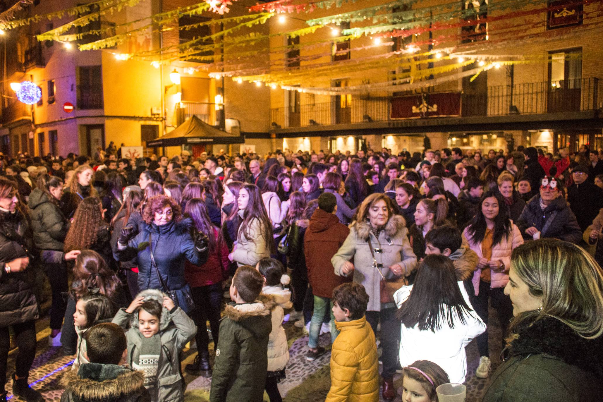 Como cada año, Santo Domingo de la Calzada celebra sus tradicionales campanadas anticipadas del año 2020 y el brindis por el 2020. Este sábado el municipio lució con un ambiente festivo muy especial.