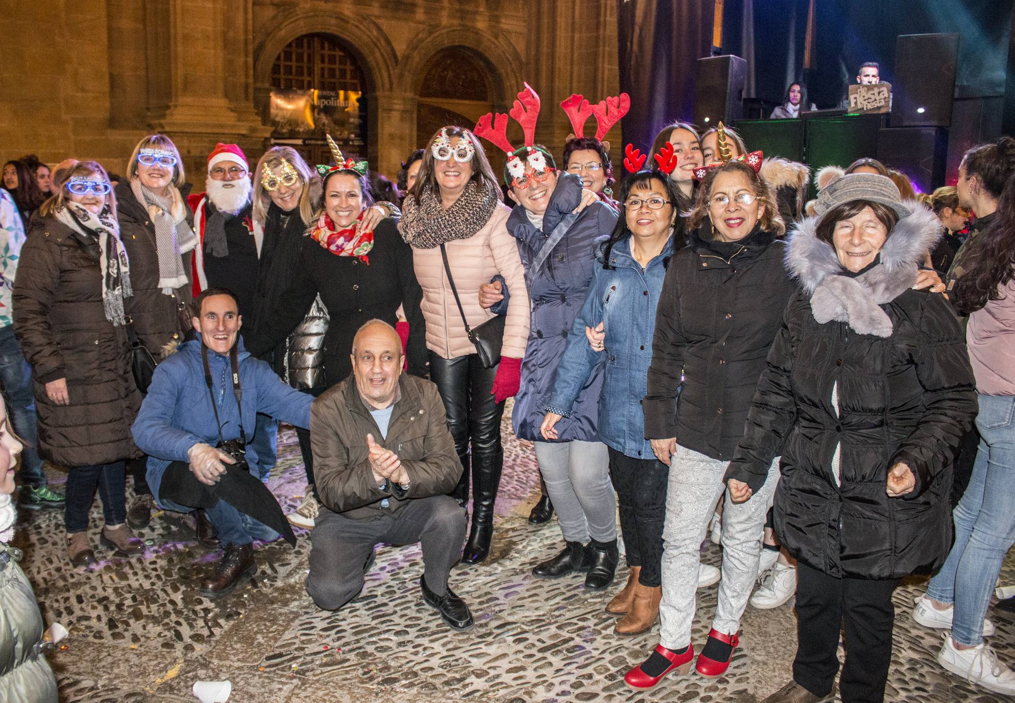 Como cada año, Santo Domingo de la Calzada celebra sus tradicionales campanadas anticipadas del año 2020 y el brindis por el 2020. Este sábado el municipio lució con un ambiente festivo muy especial.