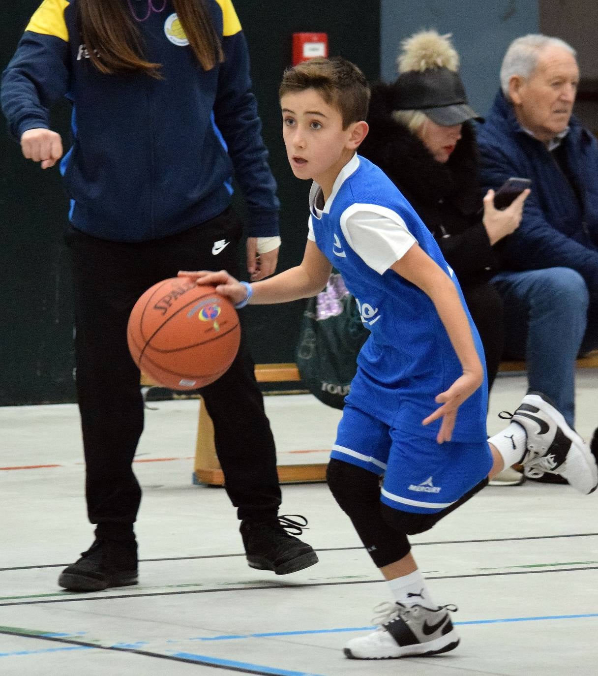 Decenas de niños se dieron cita en el torneo de Navidad baloncesto en Lardero.