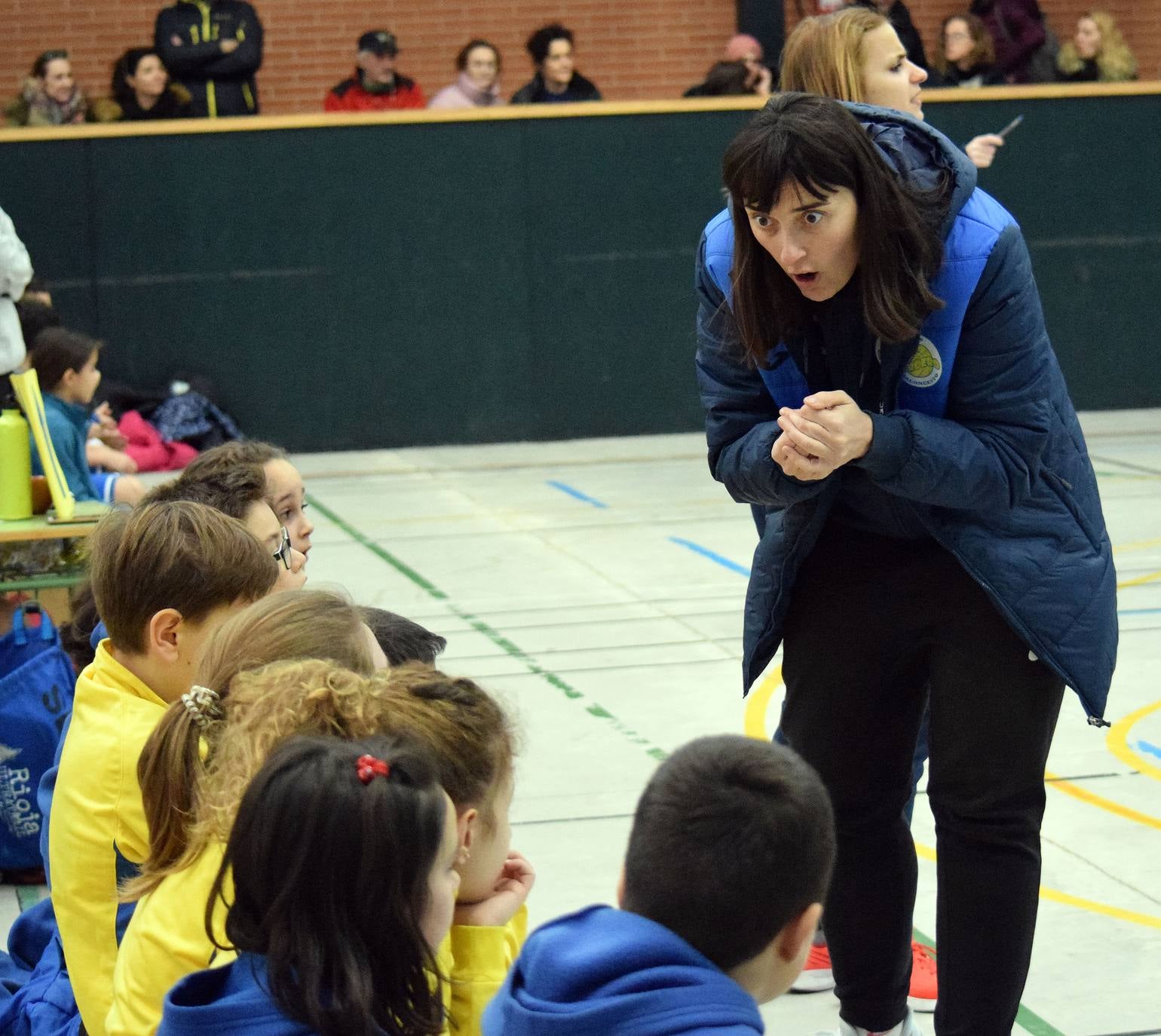 Decenas de niños se dieron cita en el torneo de Navidad baloncesto en Lardero.