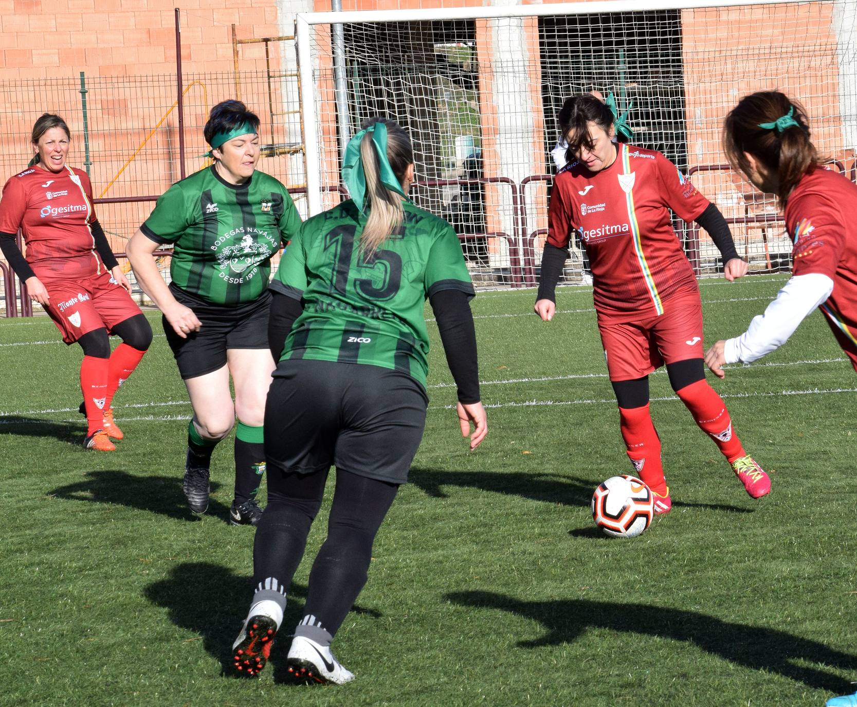 Las madres del Tedeón, Atlético Revellín y EDF Logroño se citaron en Navarrete por una causa por la que siempre hay que pelar, la lucha contra el cáncer, y lograron recaudar 2.172 euros.