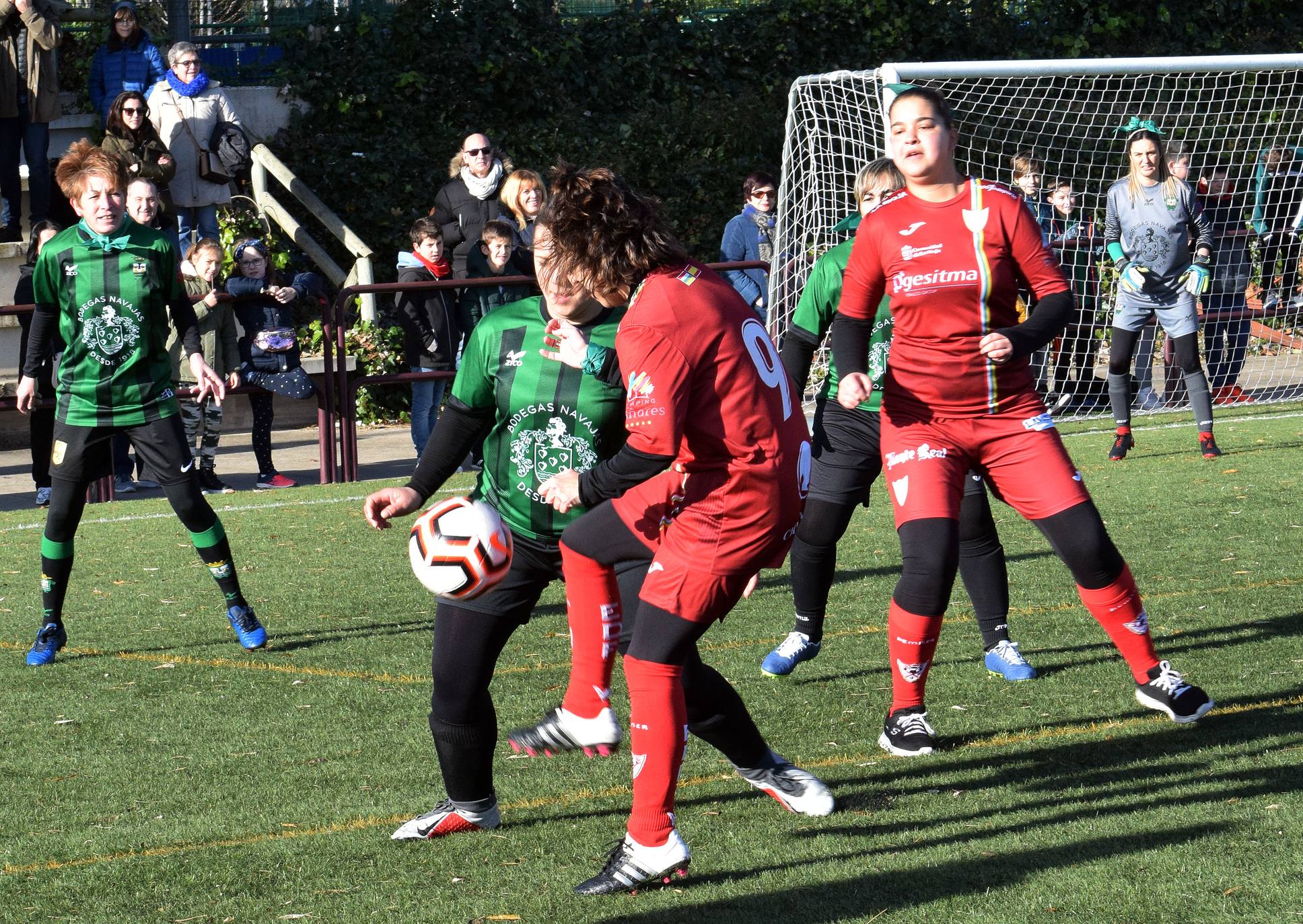 Las madres del Tedeón, Atlético Revellín y EDF Logroño se citaron en Navarrete por una causa por la que siempre hay que pelar, la lucha contra el cáncer, y lograron recaudar 2.172 euros.