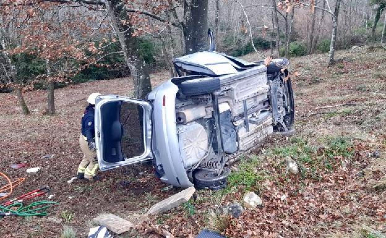 Primer accidente de tráfico mortal del año: un hombre pierde la vida al salirse de la vía en Samaniego