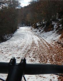 Imagen secundaria 2 - Ermita de San Mamés, camino en el Achondite y pista nevada de Cerrauco