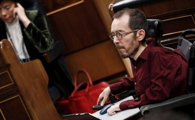 Pablo Echenique, durante la sesión de investidura de Pedro Sánchez.