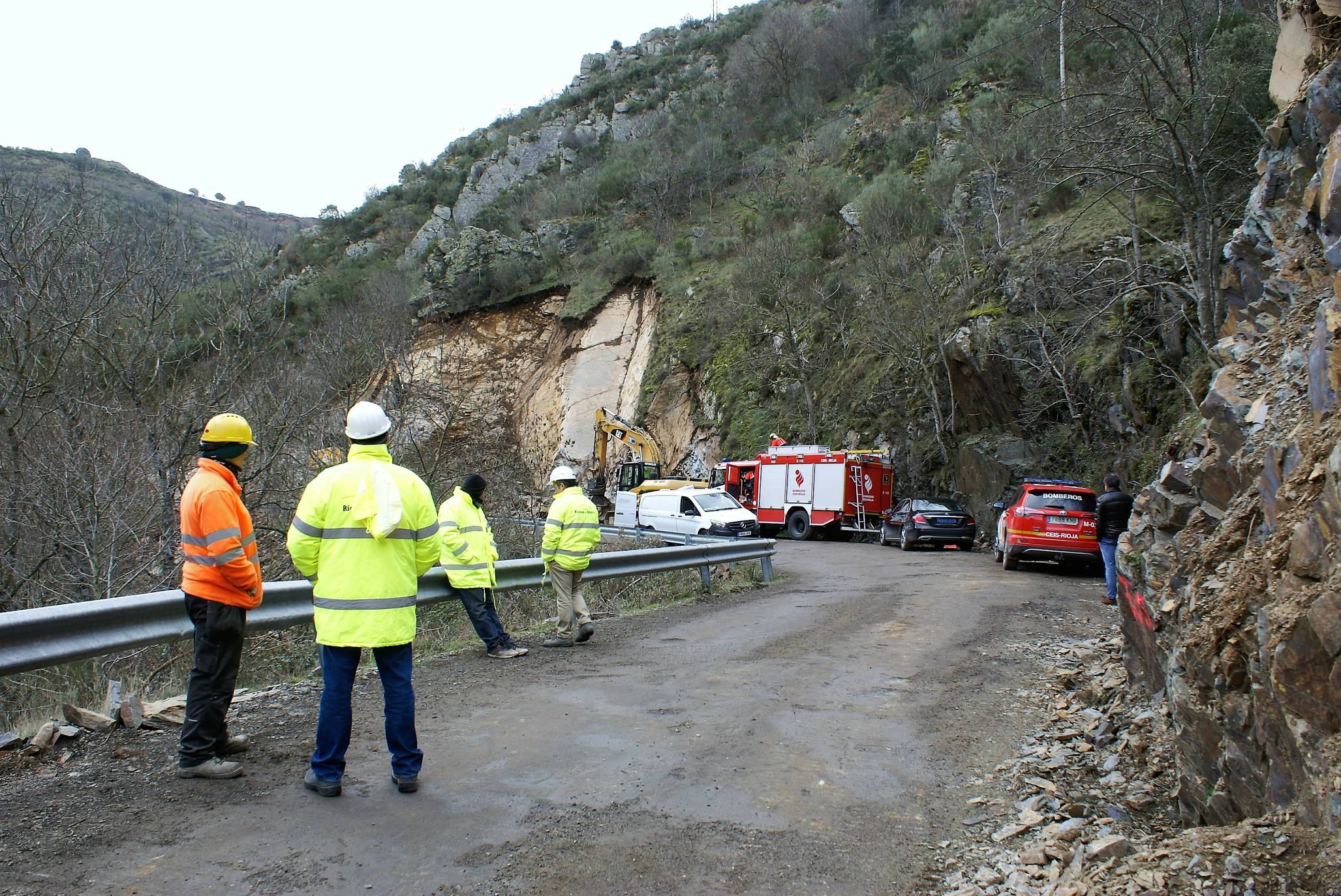 Fotos: Fallece un operario en un desprendimiento en las obras de la LR-113