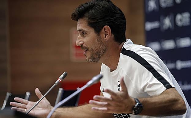 Víctor, en un gesto vehemente en una rueda de prensa. 