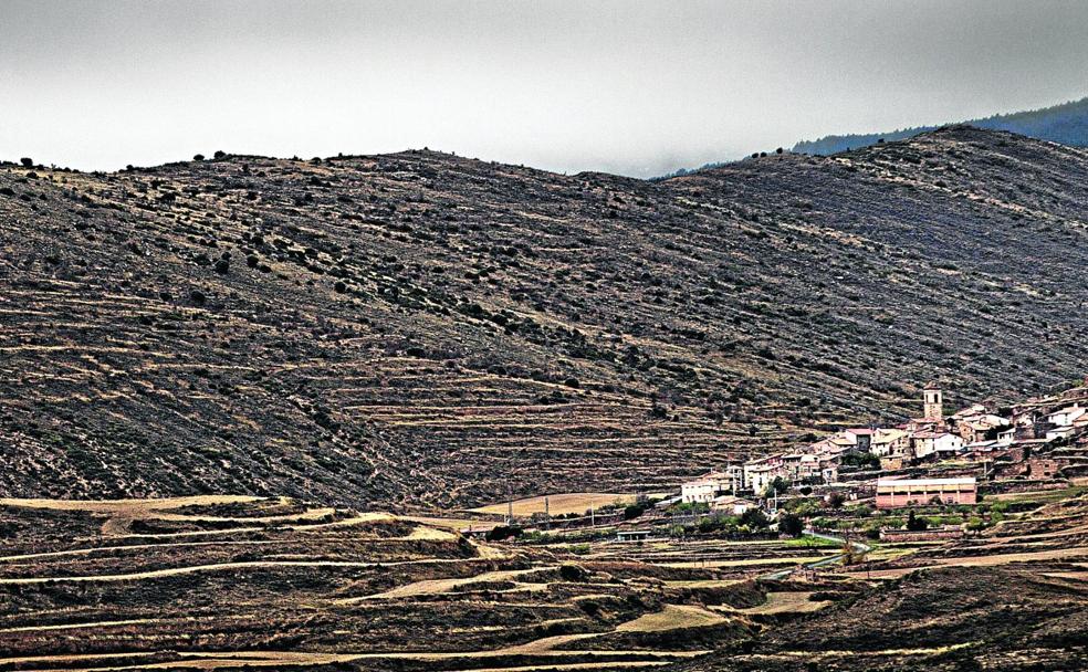Valdemadera. Imagen de este pequeño núcleo perteneciente a la comarca de Cervera del Río Alhama. :: justo rodríguez