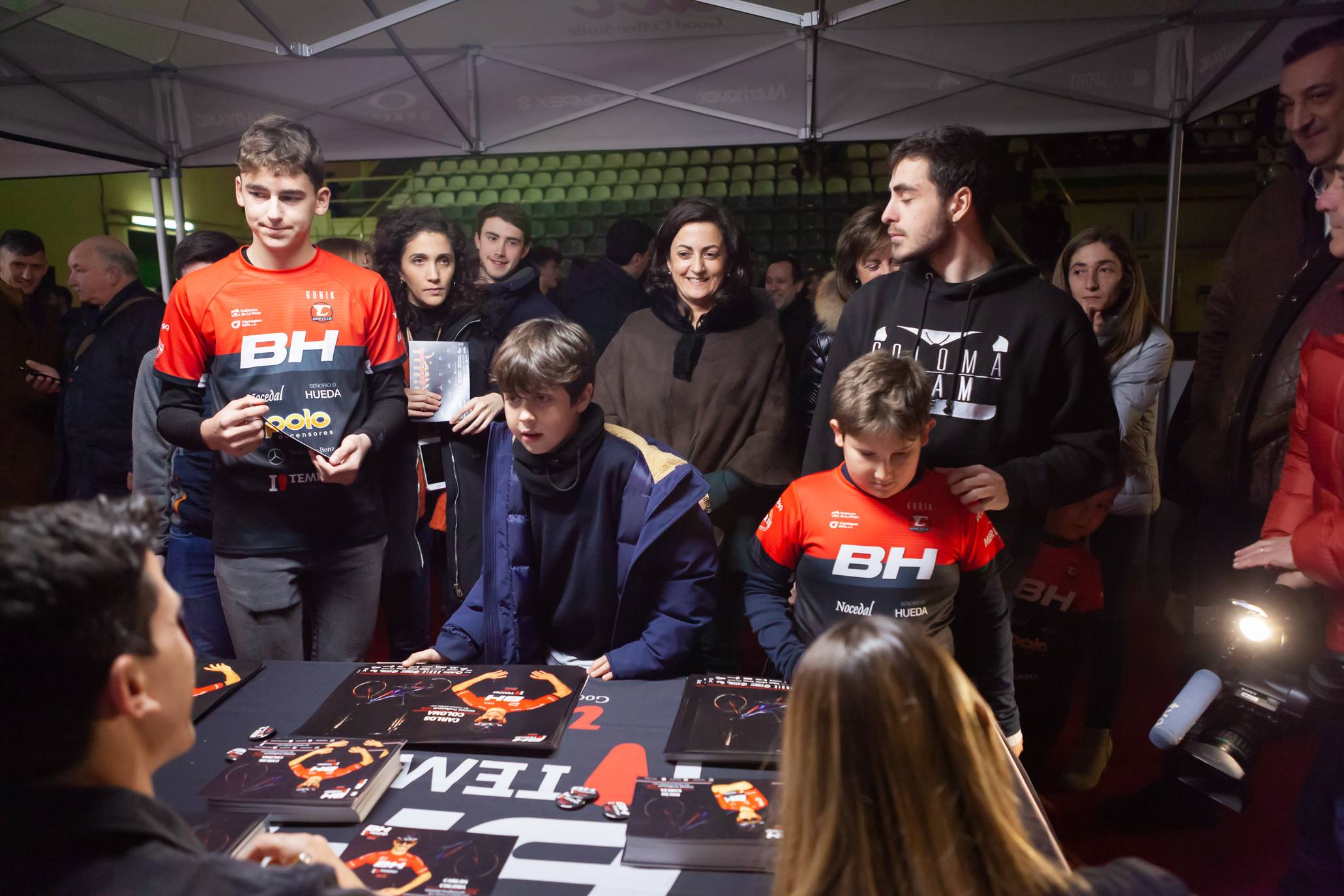 Presentación del equipo BH Templo Cafés UCC de bicicleta de montaña