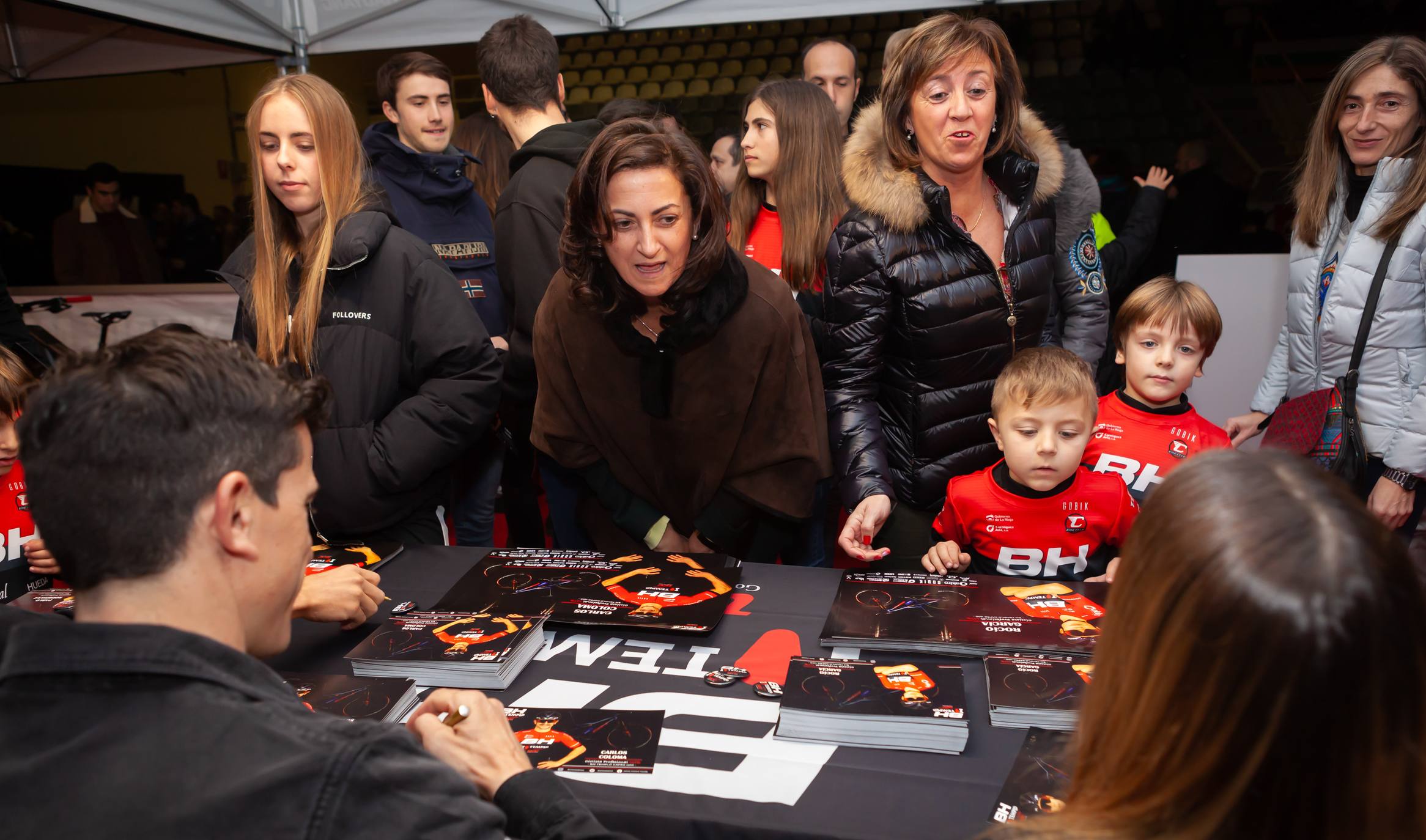 Presentación del equipo BH Templo Cafés UCC de bicicleta de montaña