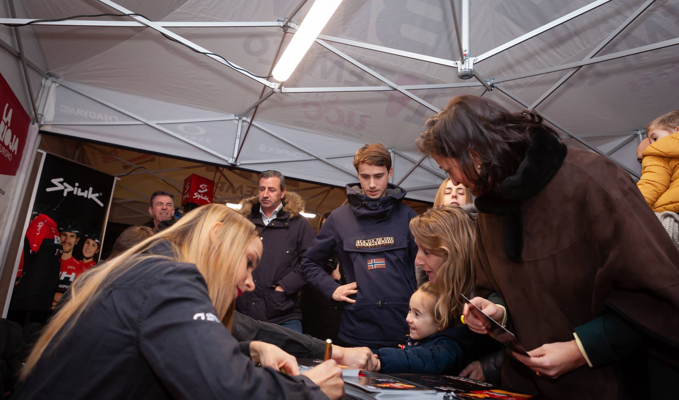 Presentación del equipo BH Templo Cafés UCC de bicicleta de montaña
