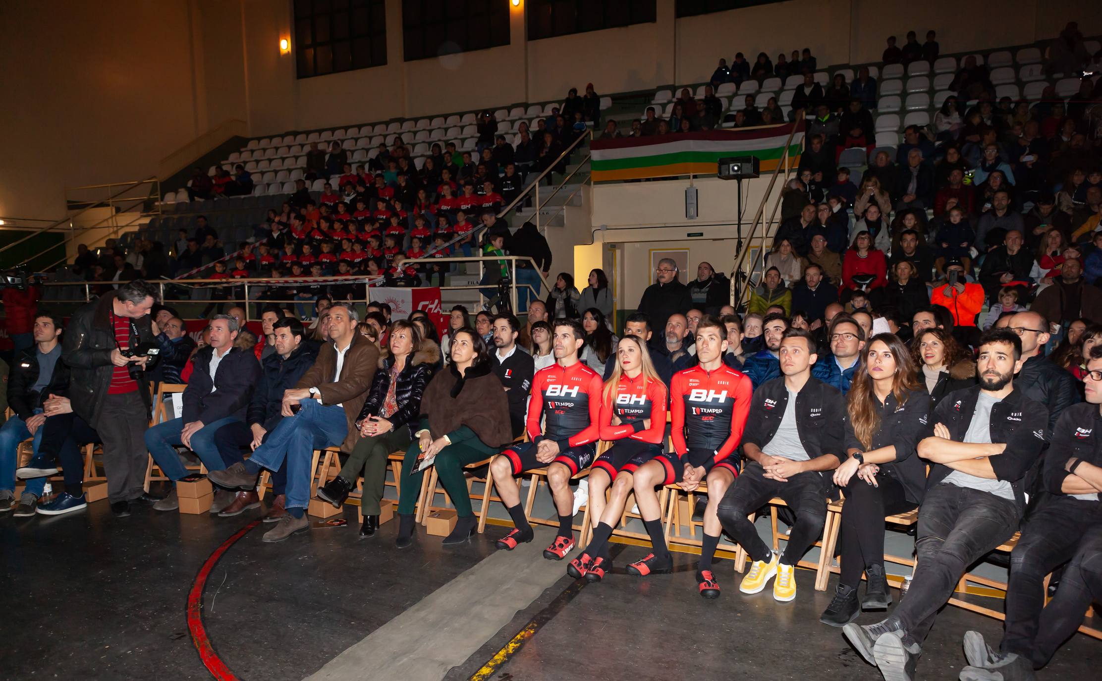 Presentación del equipo BH Templo Cafés UCC de bicicleta de montaña
