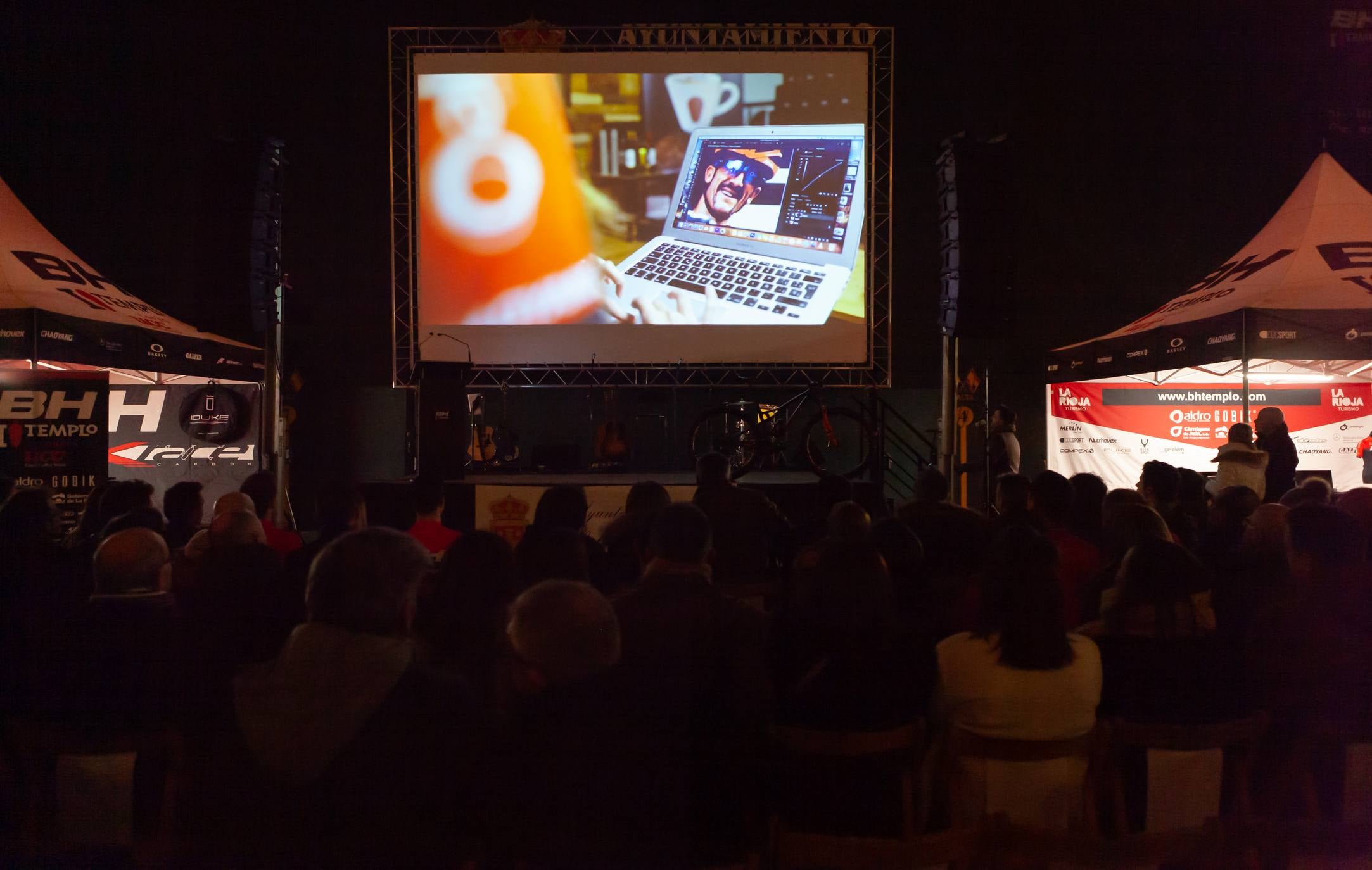 Presentación del equipo BH Templo Cafés UCC de bicicleta de montaña