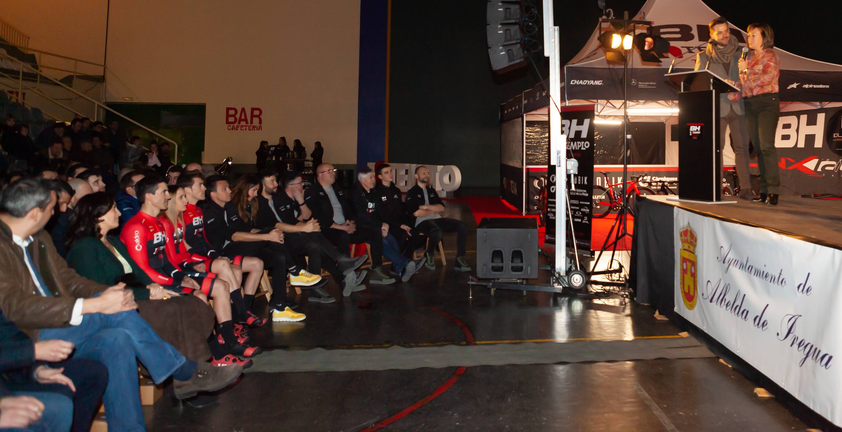 Presentación del equipo BH Templo Cafés UCC de bicicleta de montaña