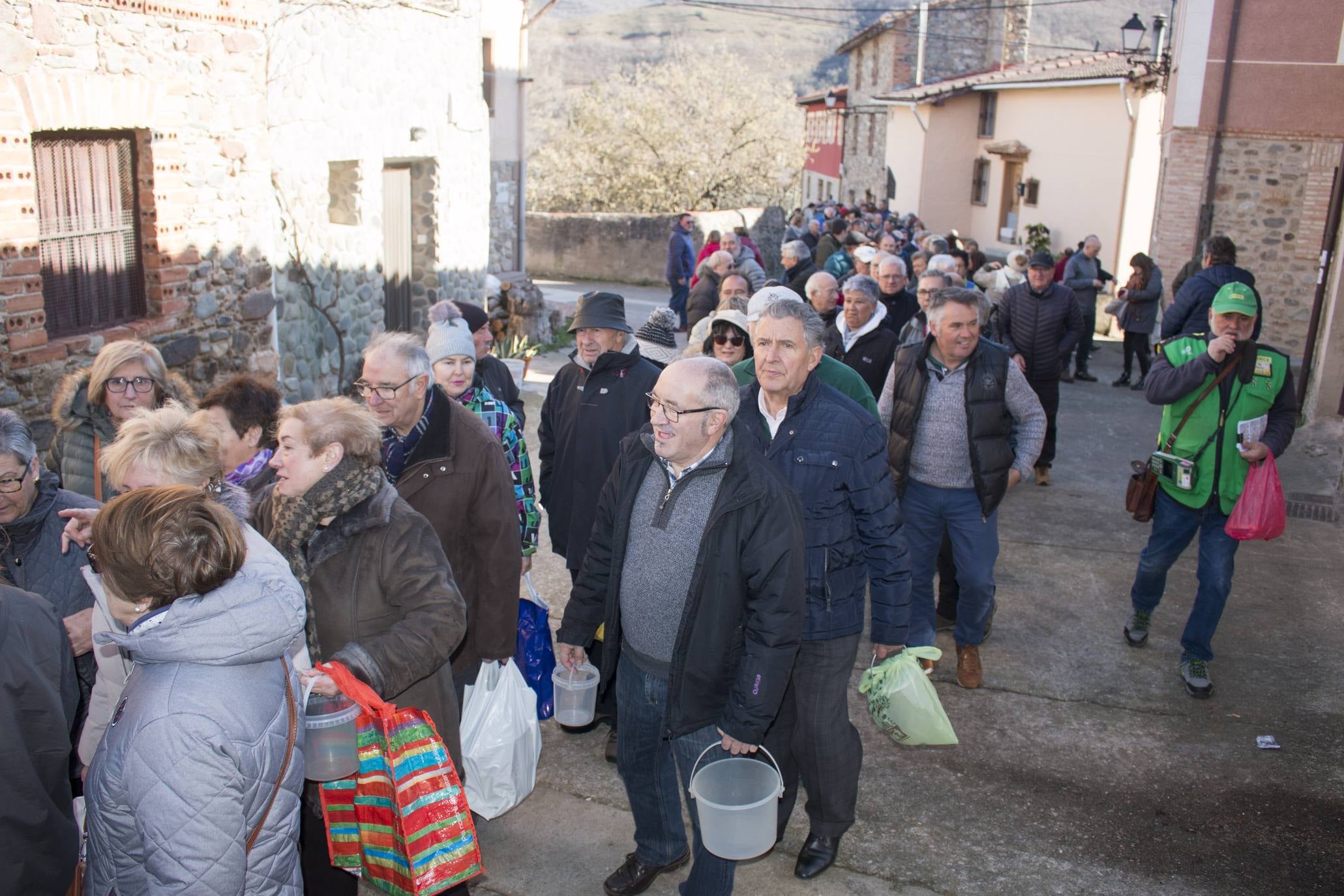 Ojacastro reparte 2.000 raciones de habas por San Antón