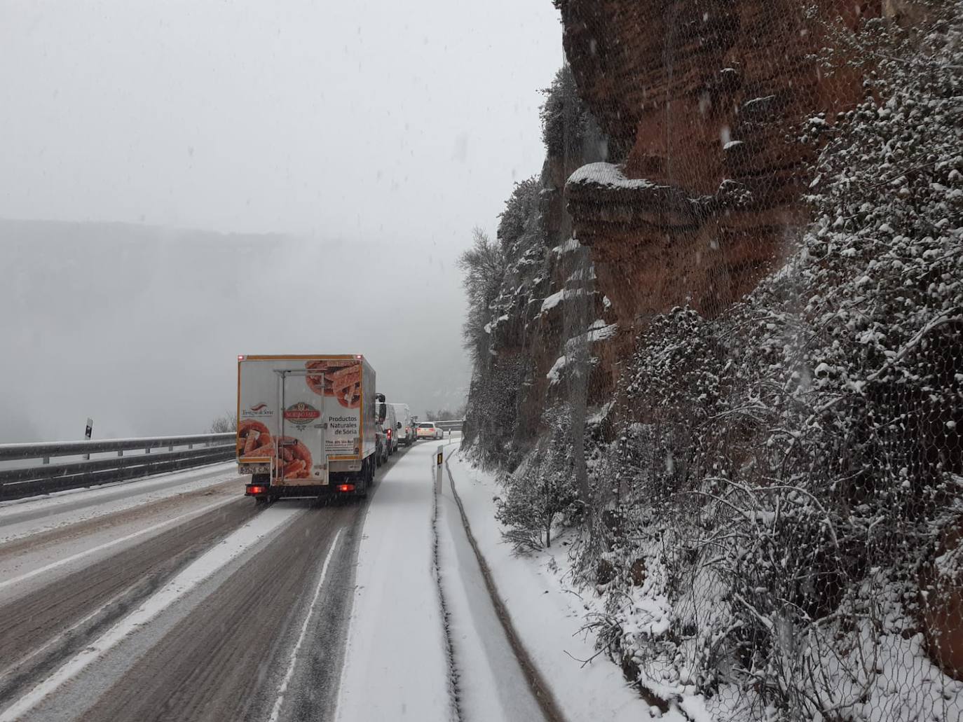 Tal y como anunció ayer la Aemet, los riojanos somos testigos hoy de la alerta amarilla por nieve