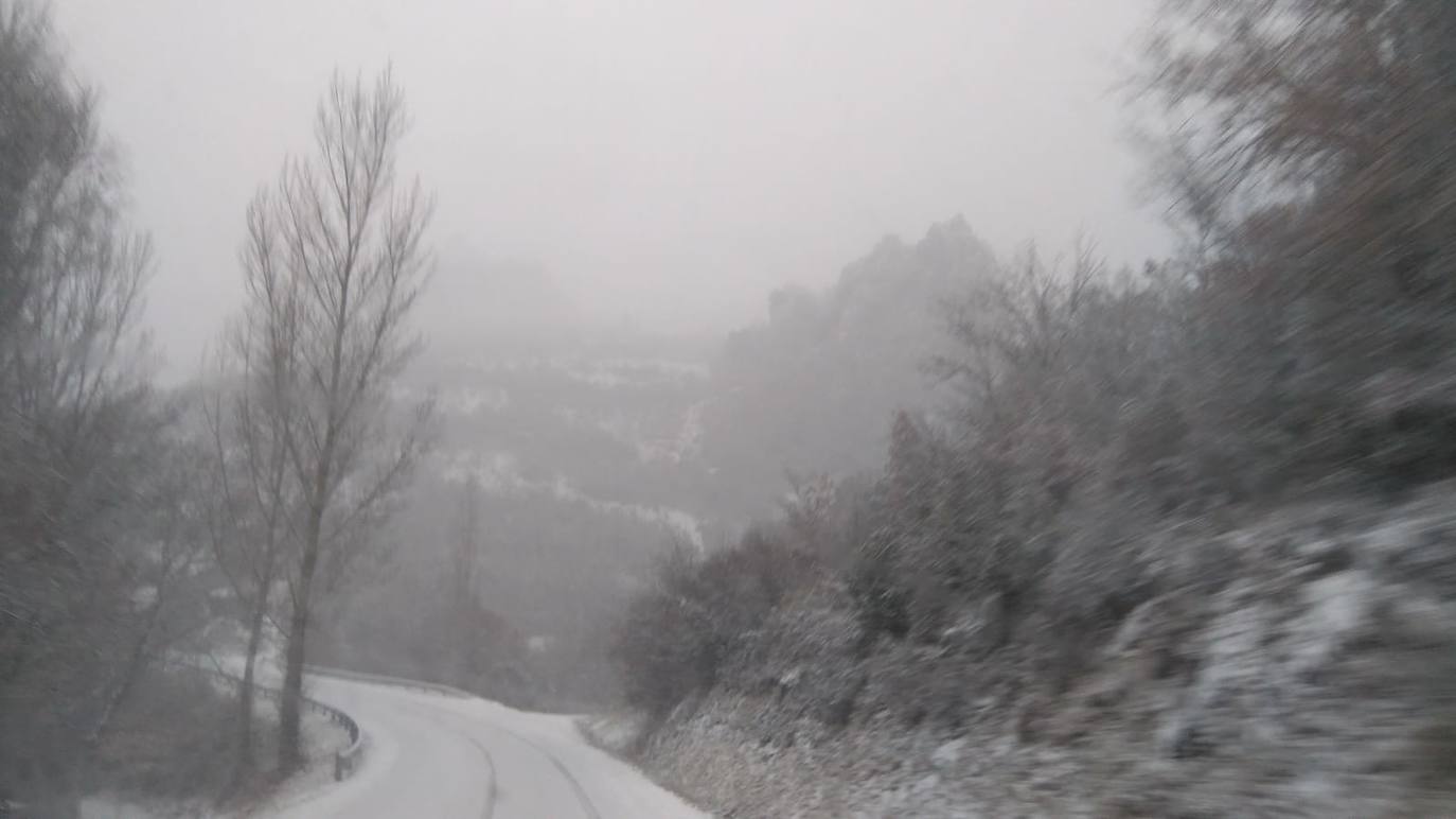 Tal y como anunció ayer la Aemet, los riojanos somos testigos hoy de la alerta amarilla por nieve