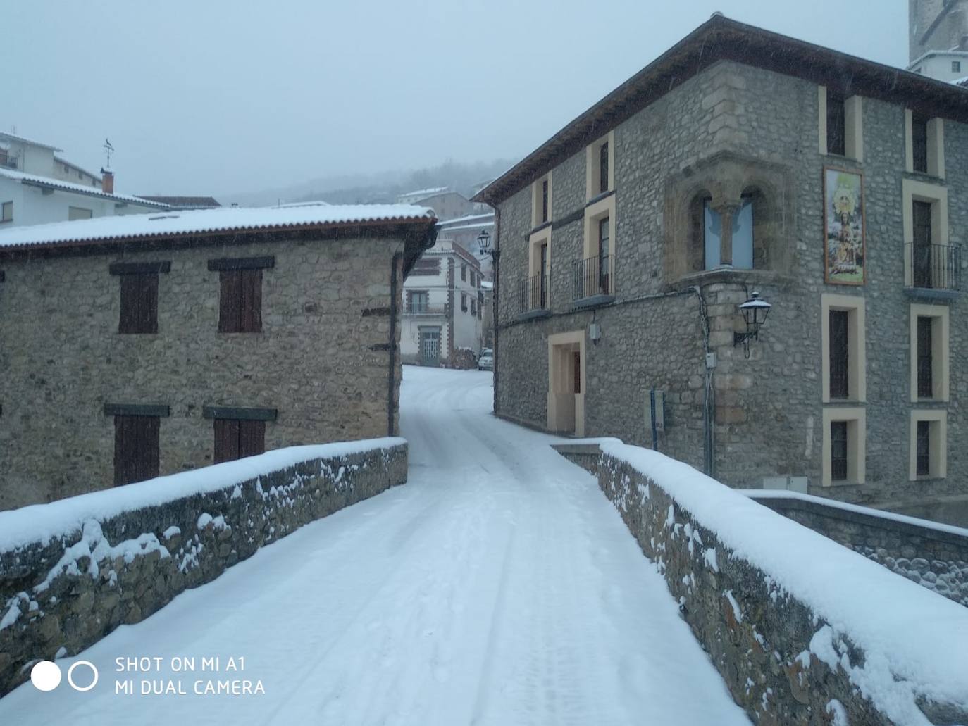 Tal y como anunció ayer la Aemet, los riojanos somos testigos hoy de la alerta amarilla por nieve