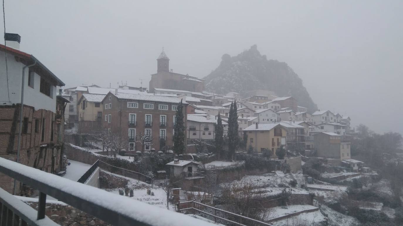 Tal y como anunció ayer la Aemet, los riojanos somos testigos hoy de la alerta amarilla por nieve