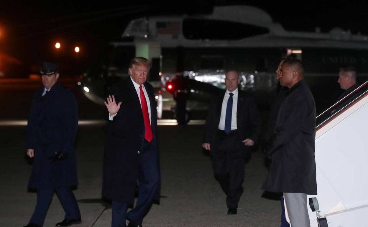 El presidente de EE UU, Donald Trump, parte rumbo al Foro de Davos.