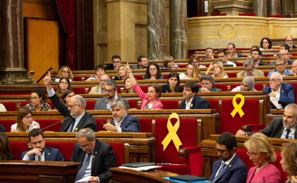 Imagen de archivo de un pleno en el Parlamento Catalán.