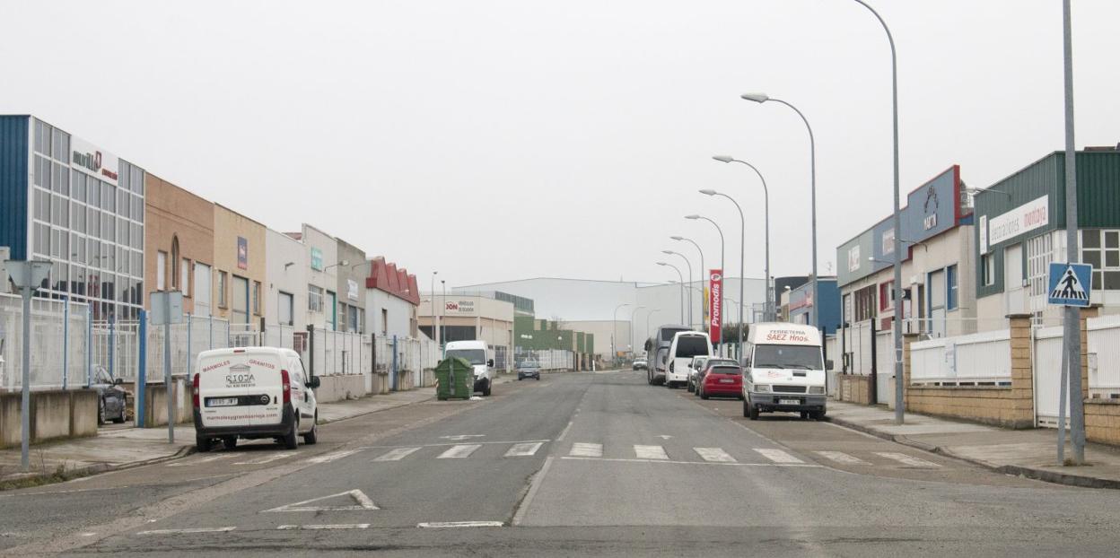 Una calle del polígono industrial San Lázaro, en Santo Domingo de la Calzada. :: albo