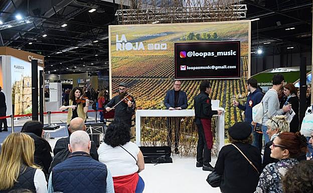 Imagen principal - Cultura, gastronomía y artesanía riojanas se dan la mano en FITUR