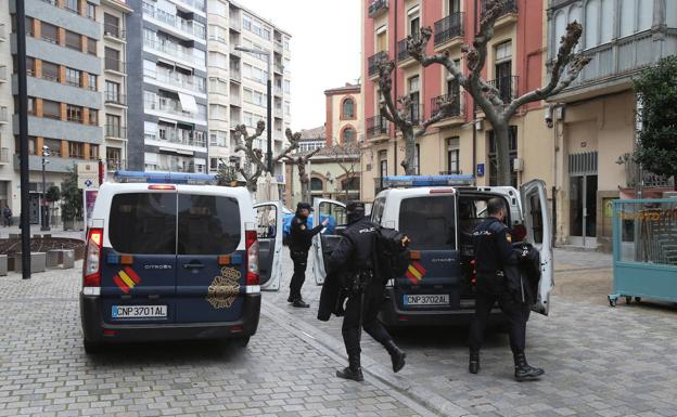 La abuela de la niña muerta, que se registró con madre e hija, en paradero desconocido