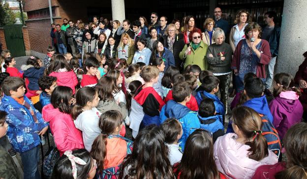 Concentración de apoyo al colegio el mes de noviembre pasado. 