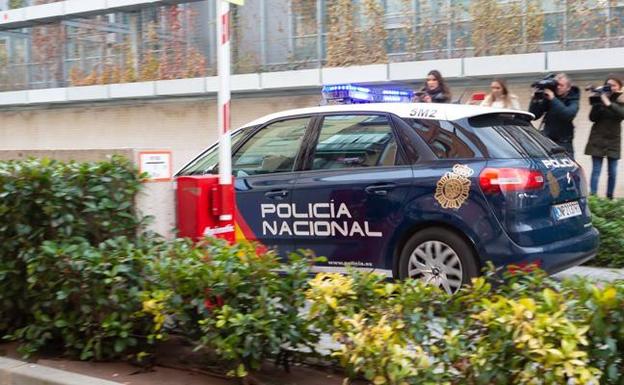 Adriana llega a los juzgados de Logroño. 