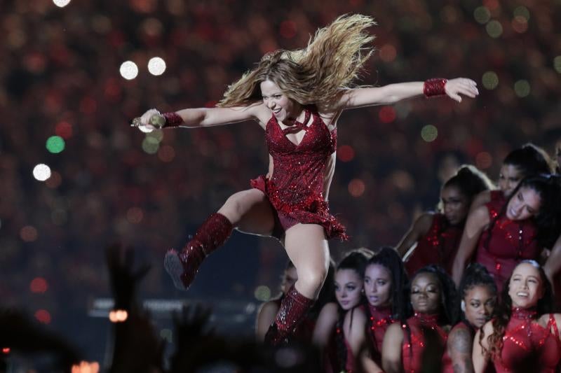 Jennifer Lopez y Shakira arrasan en la Super Bowl más latina de la historia