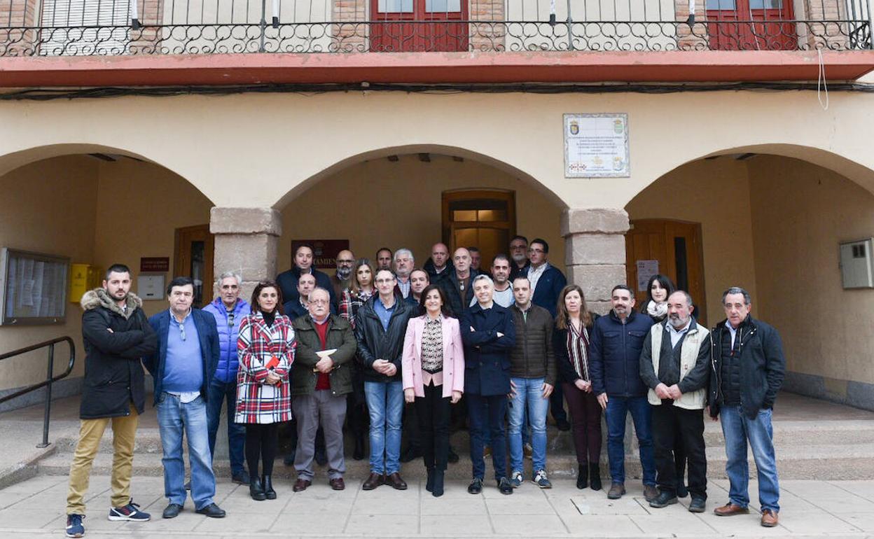 Asistentes a la reunión en Badarán. 