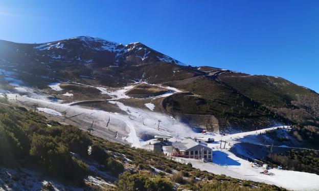 Imagen que mostraba la estación de esquí de Valdezcaray en la mañana de ayer. 