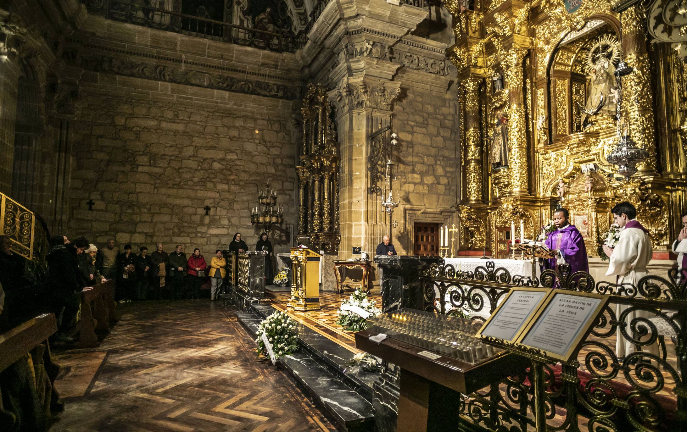 Fotos: Íntimo funeral en Haro para despedir a Carolina