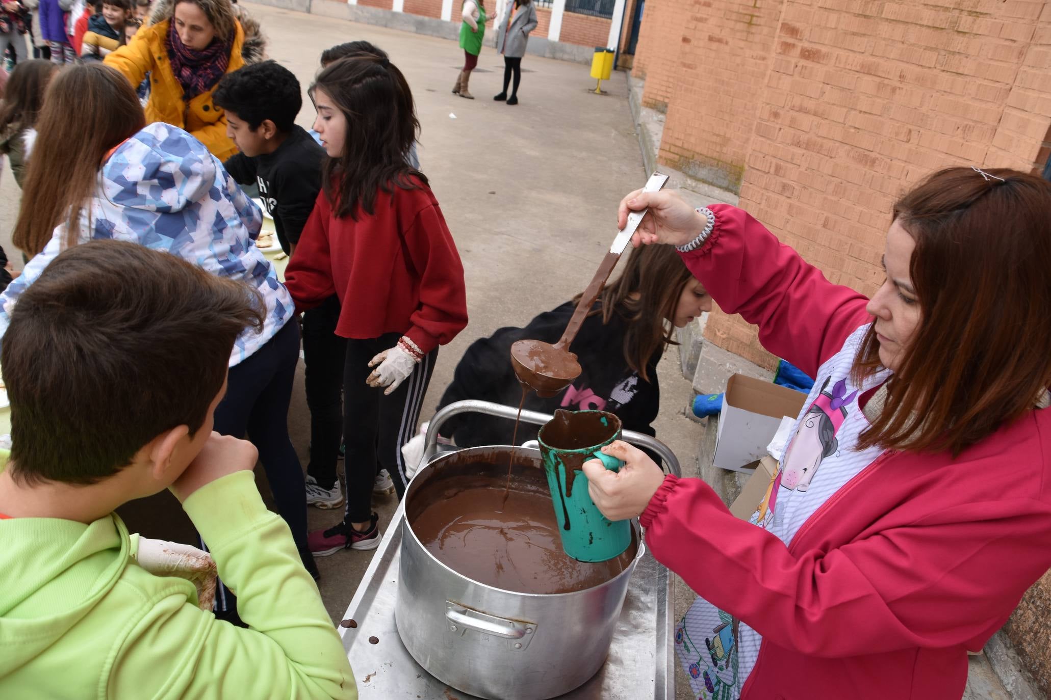 Fotos: II chocolatada solidaria del colegio de Rincón de Soto