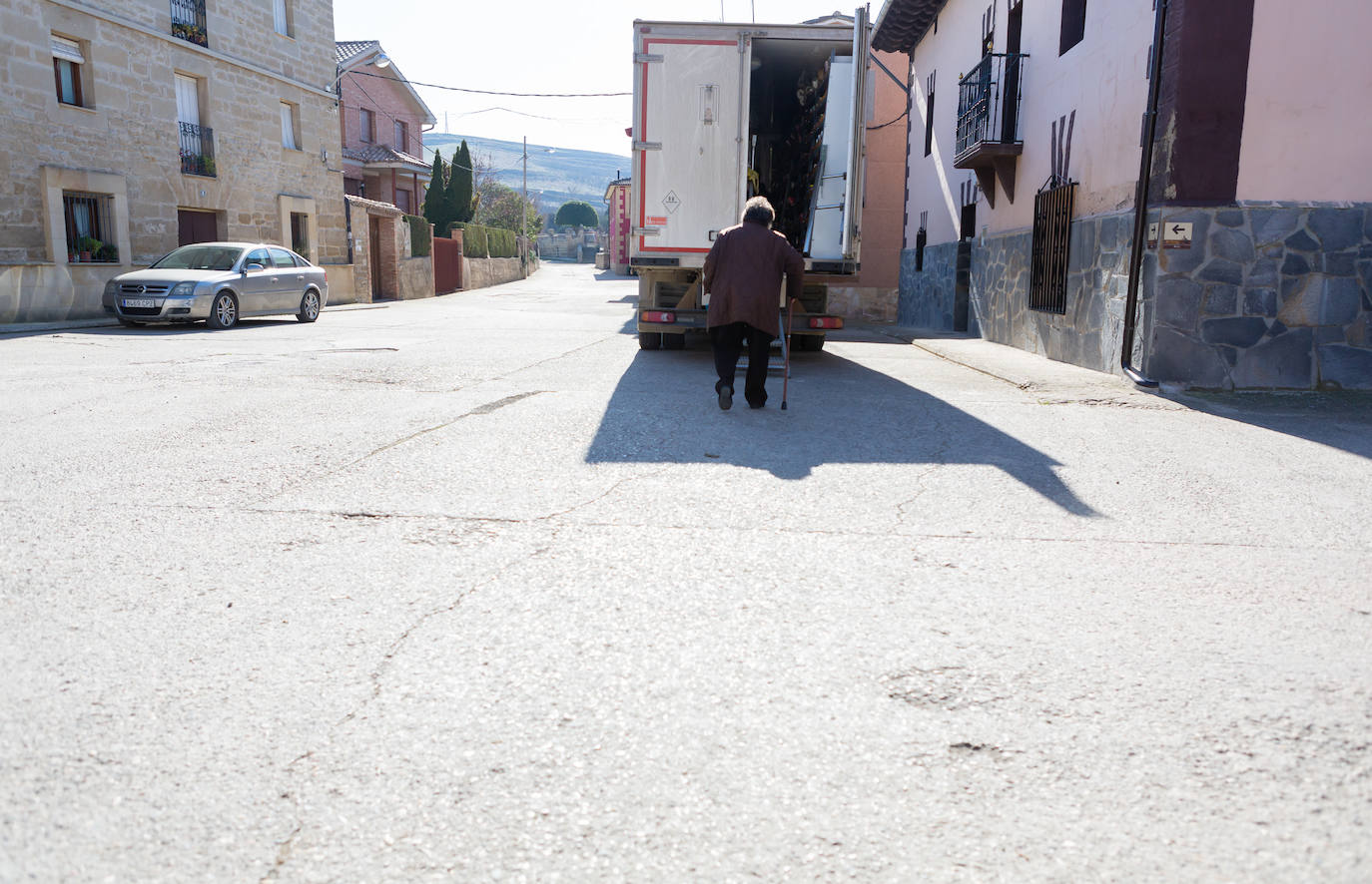 Fotos: Los supermercados móviles de muchos pueblos riojanos