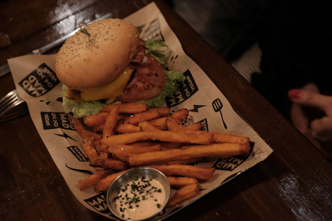 No lo parece, pero en este plato de hamburguesa no hay ni rastro de animal.