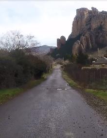 Imagen secundaria 2 - Cordal de descenso de la senda de Berrendo, vista desde lo alto y Vía Romana del Iregua a la altura de Peña Bajenza, entre Nalda e Islallana