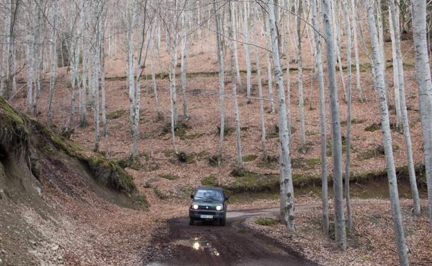 Pista de acceso a la aldea, en algunos momentos impracticable.