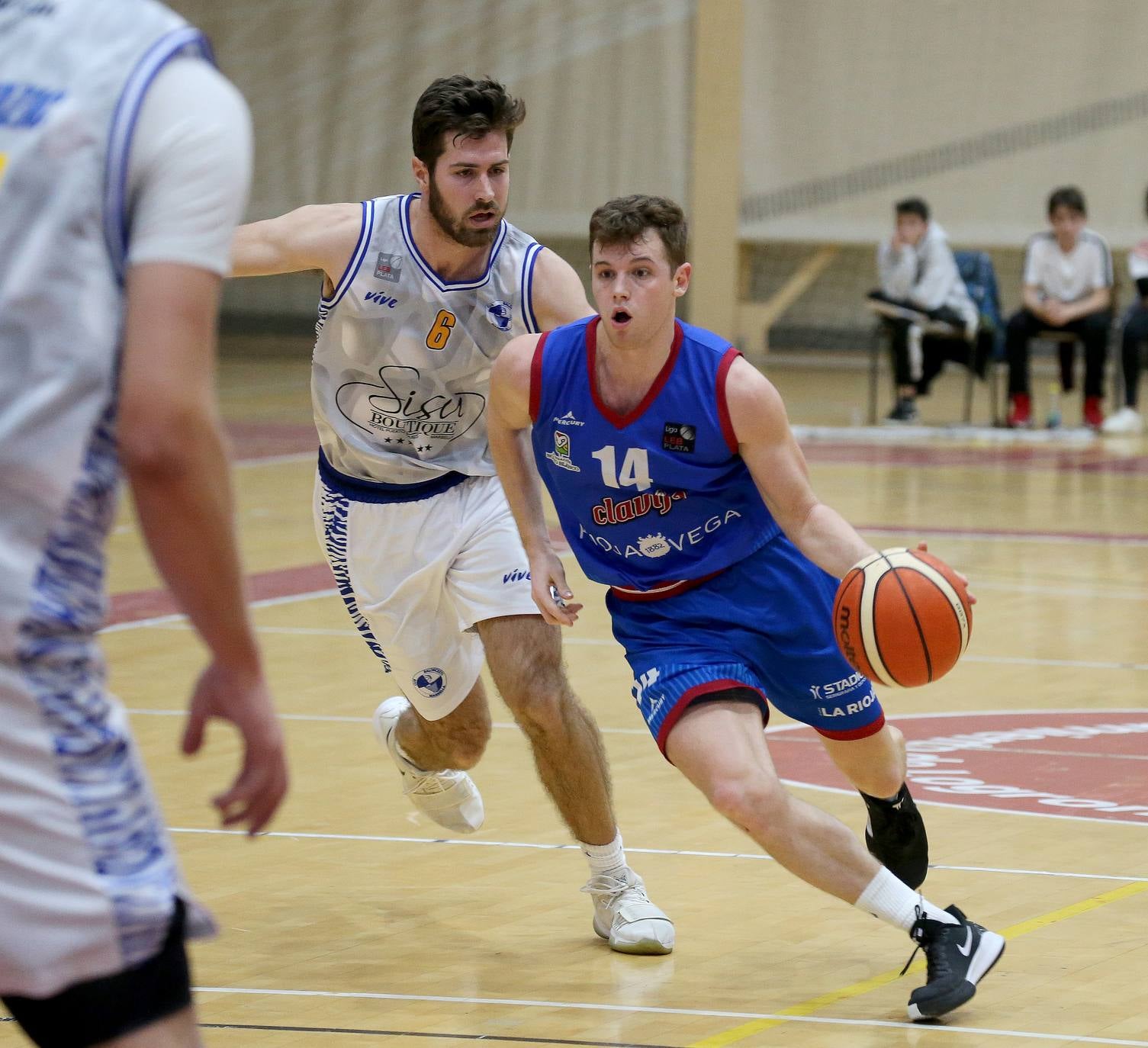 Fotos: El Rioja Vega pierde ante el Marbella y jugará por la permanencia