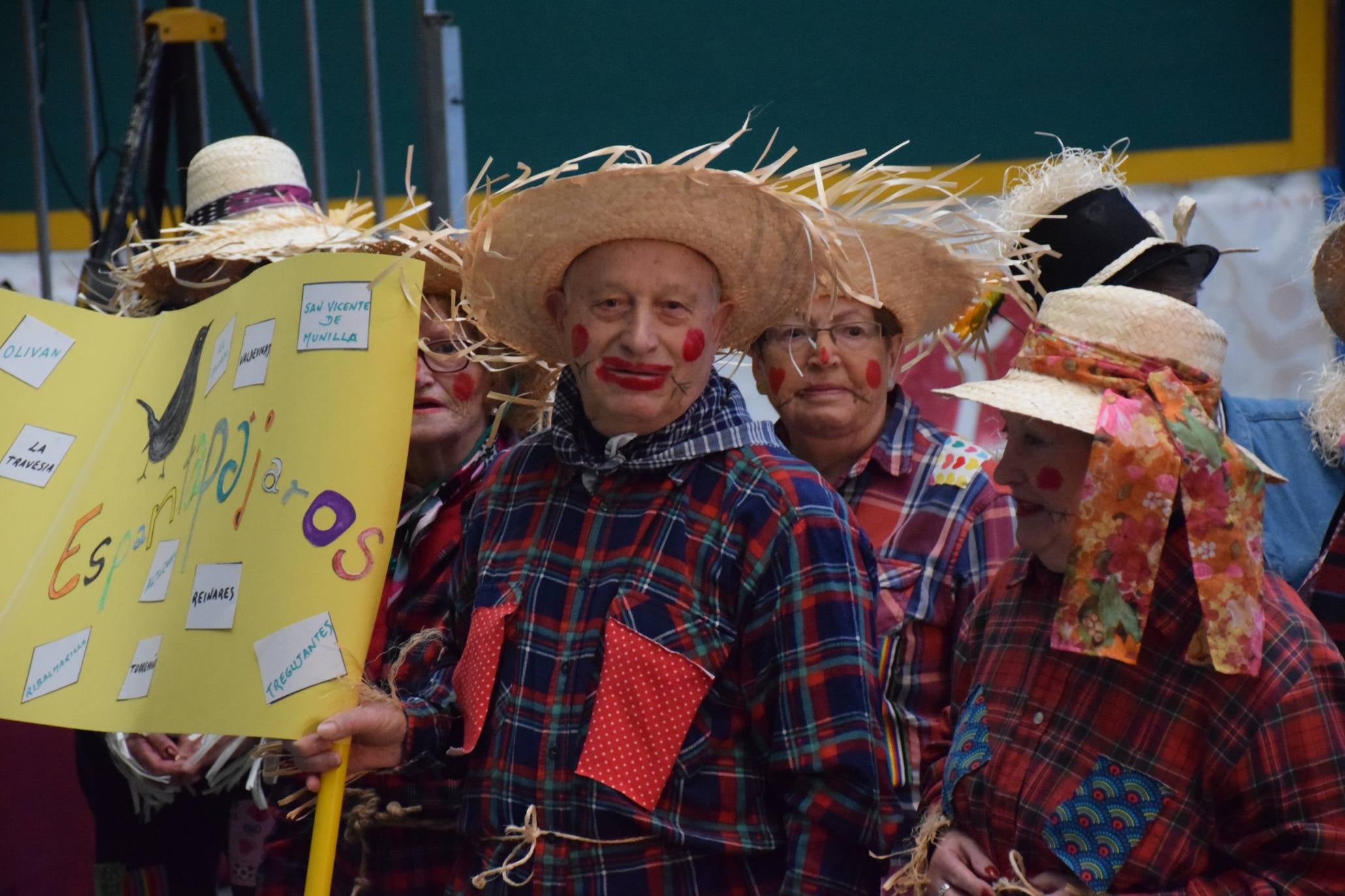 Los mayores festejan el Carnaval en el polideportivo de Las Gaunas