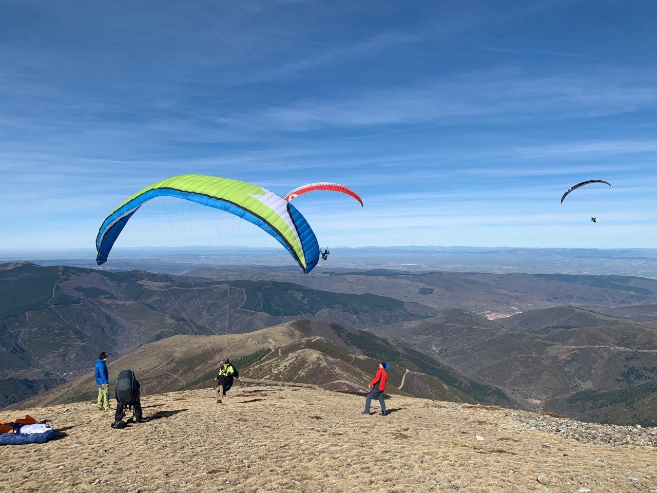 Fotos: Los parapentes sobrevuelan el San Lorenzo